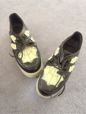 Platform Lace-Up Shoes with Yellow Spiderweb Accent